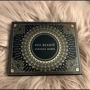 Ace Beautē Vintage Dawn Eyeshadow Palette